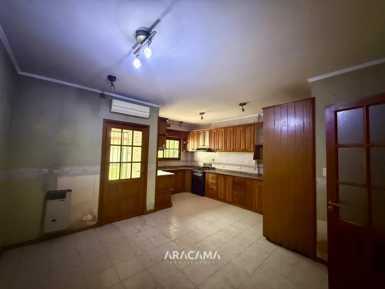 Casa en Alquiler con 4 dormitorios en Monte Grande