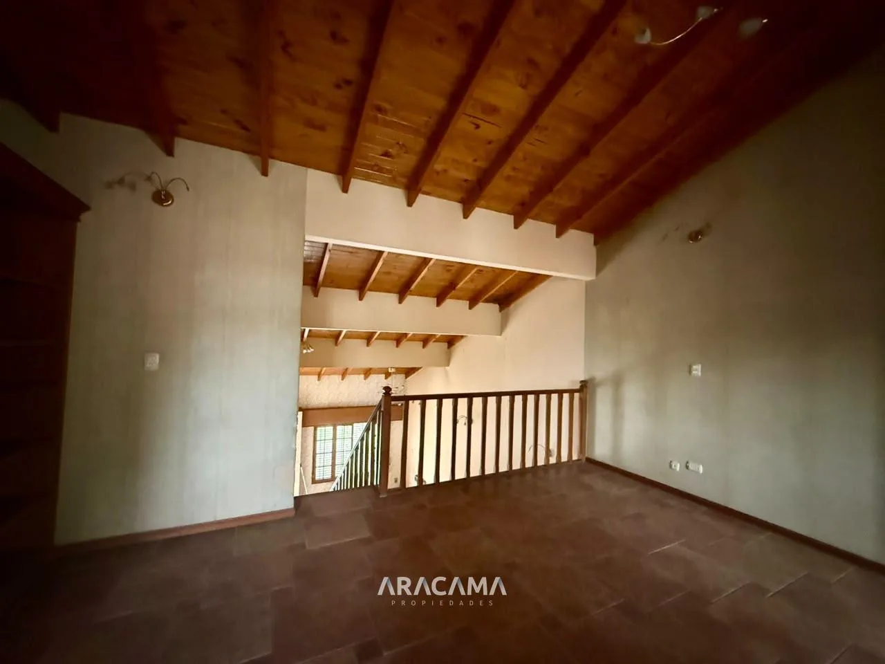Casa en Alquiler con 4 dormitorios en Monte Grande
